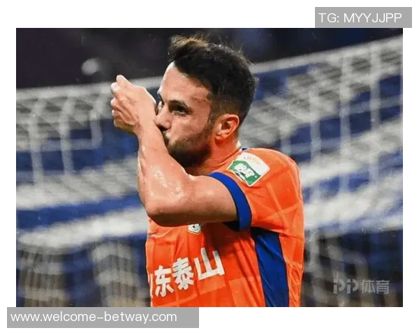 卡扎伊什维利与家人共享休闲时光照片曝光续约泰山仍在悬而未决中