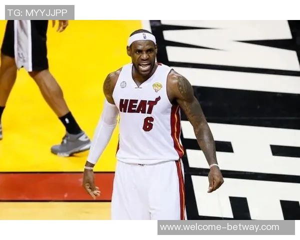 热火詹姆斯化身黑化战士狂砍内线无人能挡