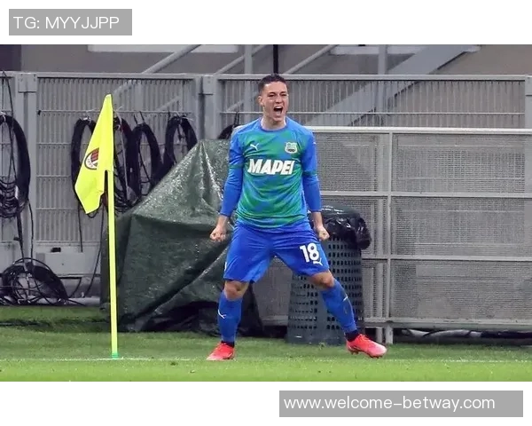 国米多特等多家俱乐部关注西汉姆联15岁后卫费约库转会动态