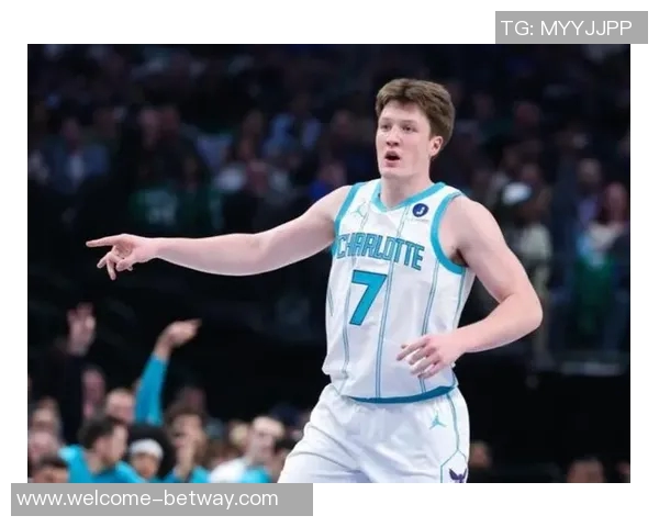 克尼佩尔打破NBA新秀三分命中纪录黄蜂队友齐心庆祝热情洋溢