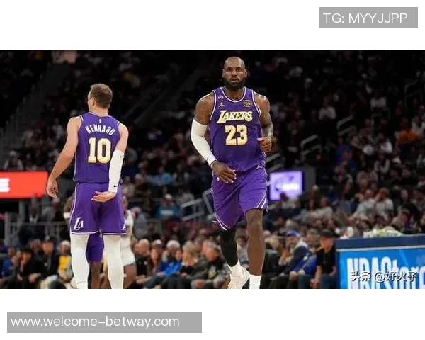 湖人即将迎战爵士詹姆斯重返赛场赛季首秀在即引发期待